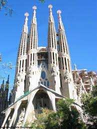 000 y 10.000 hab. 30 municipios entre 10.000 y 20.000 hab. 34 municipios con más de 20.000 hab. La ciudad de Barcelona es la capital de la provincia de Barcelona con 1,6M hab.