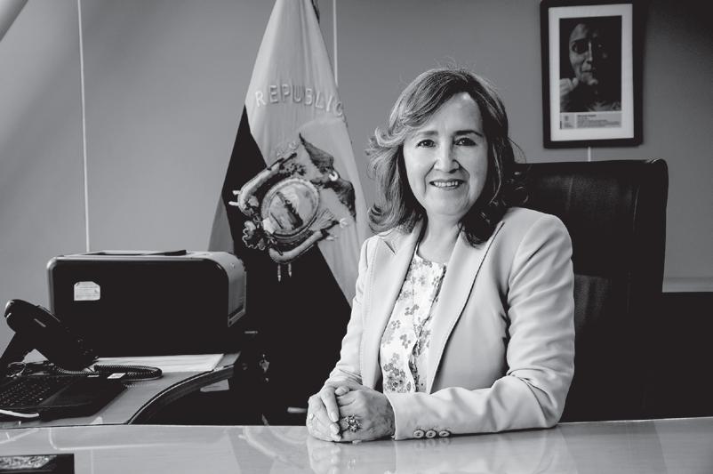 Mercedes Salinas Presidente del Directorio CONAFIPS Ingeniera comercial por la Universidad del Azuay. Más de 35 años de experiencia en el sector financiero.