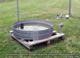 Tanque de Evaporación: Tanque de evaporación: - Recipiente de tamaño estandarizado (diam= 1.20m, h=0.25 m), construido de hierro galvanizado, zinc y cobre.
